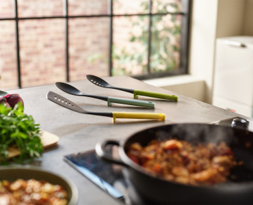 3-piece Utensil Set with integrated tool rests